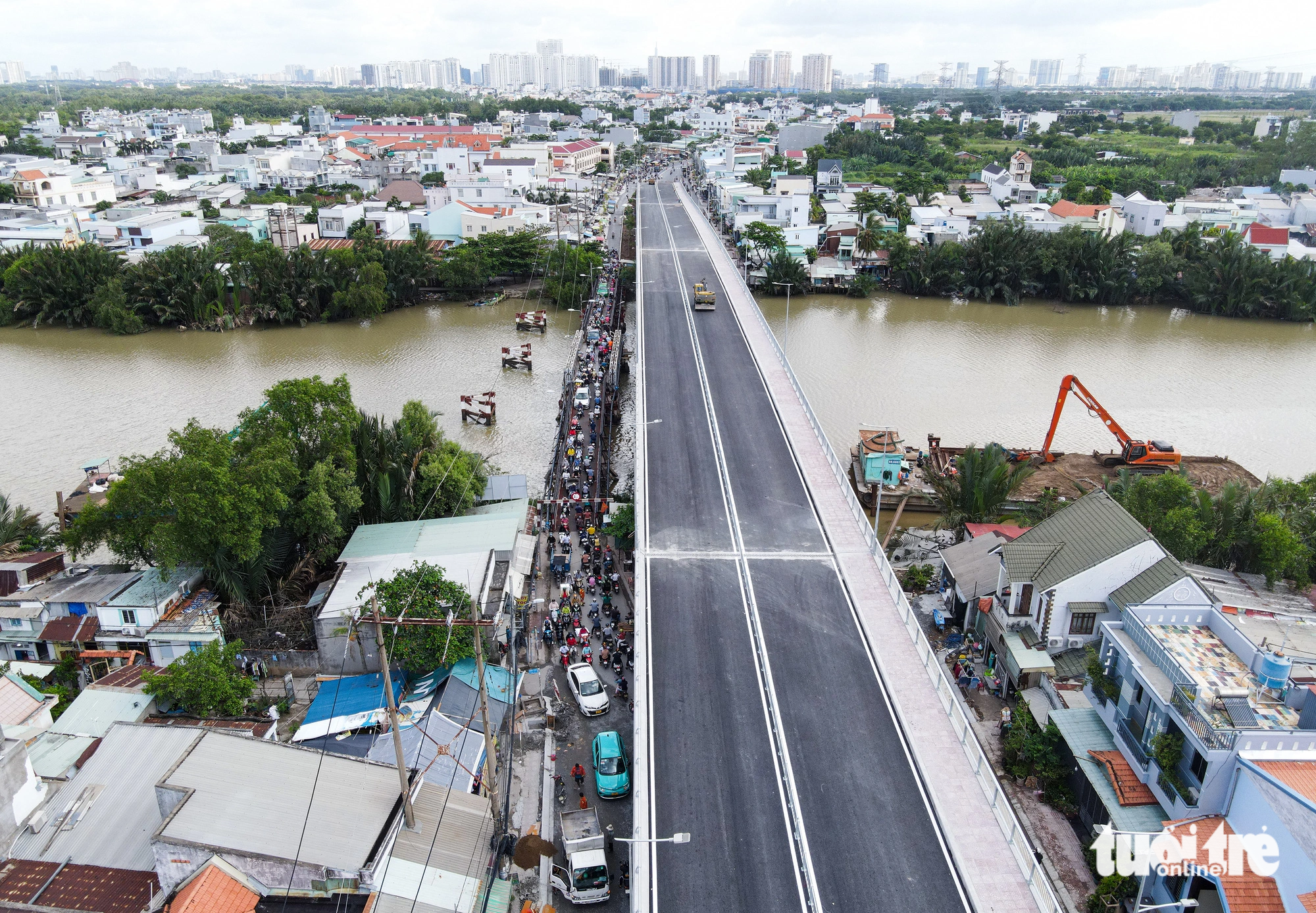 Cầu Long Kiểng mới sẽ giúp thay đổi bộ mặt đô thị tại khu vực này, giúp giao thông đi lại thuận lợi. Nhiều người dân bày tỏ sự phấn khởi khi sắp thoát khỏi cảnh chen chúc qua cầu sắt Long Kiểng cũ đã xuống cấp.