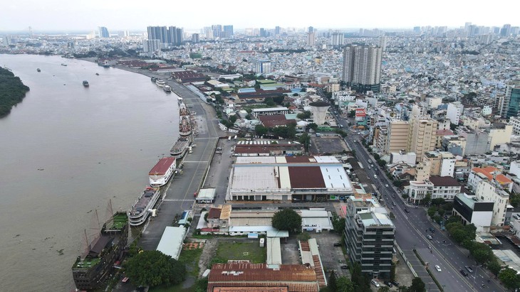 Sở Xây dựng kiến nghị chi 2.950 tỉ đồng mở rộng đường Nguyễn Tất Thành và xây mới cầu Tân Thuận 1 - Ảnh 1.